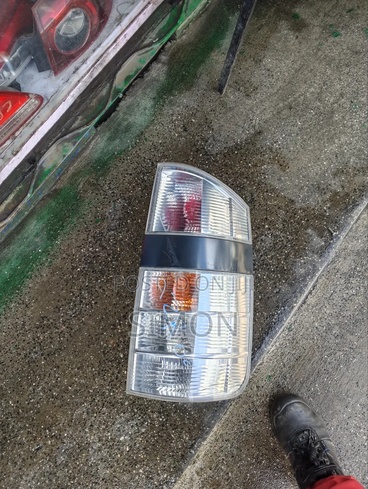 Voxy 2005 Taillight