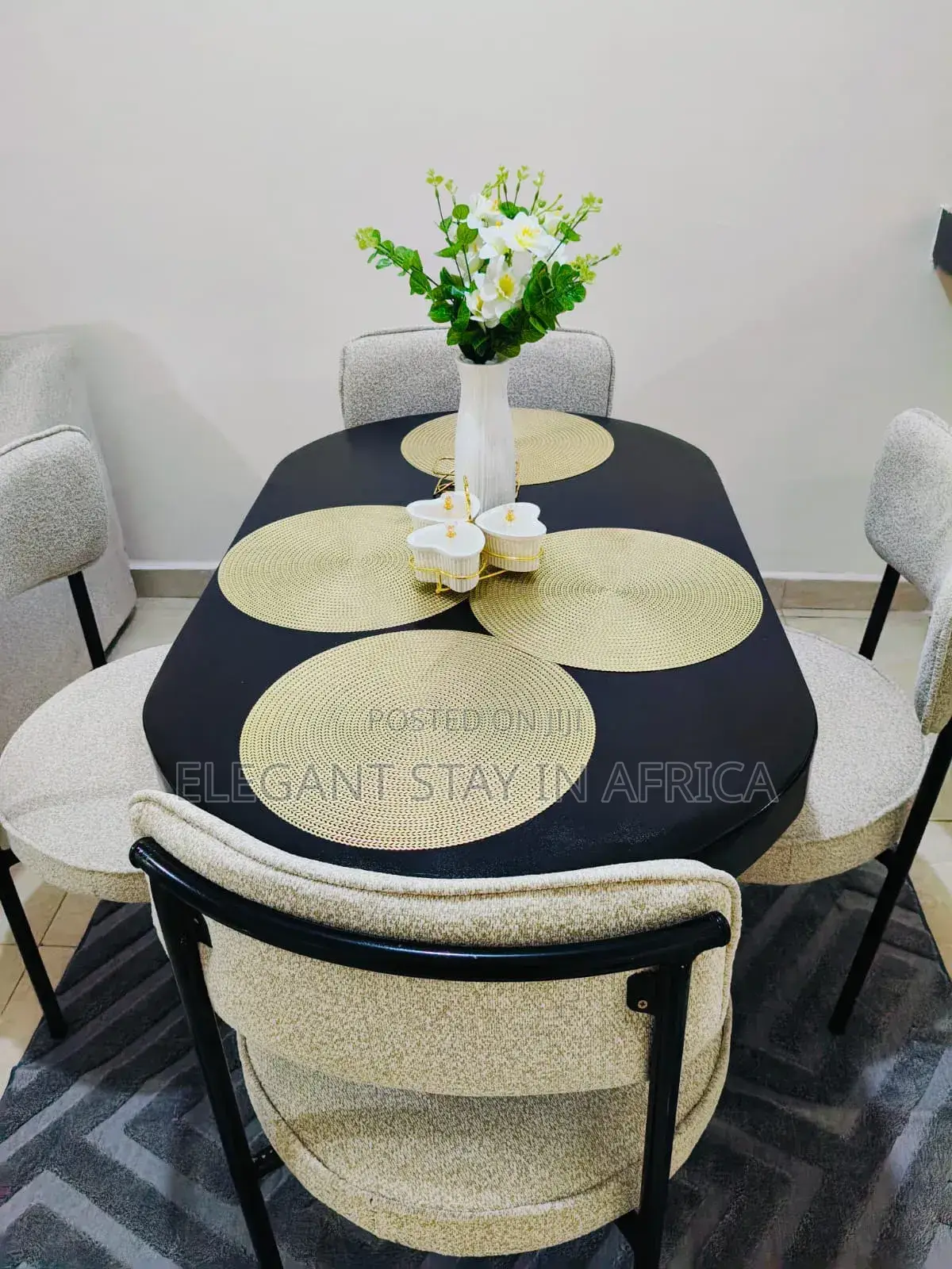 Spacious 2bdrm Available in Parklands at Per Day