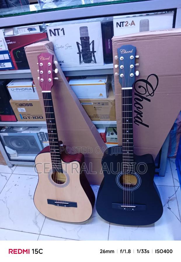 Acoustic Guitar - thumbnail 2
