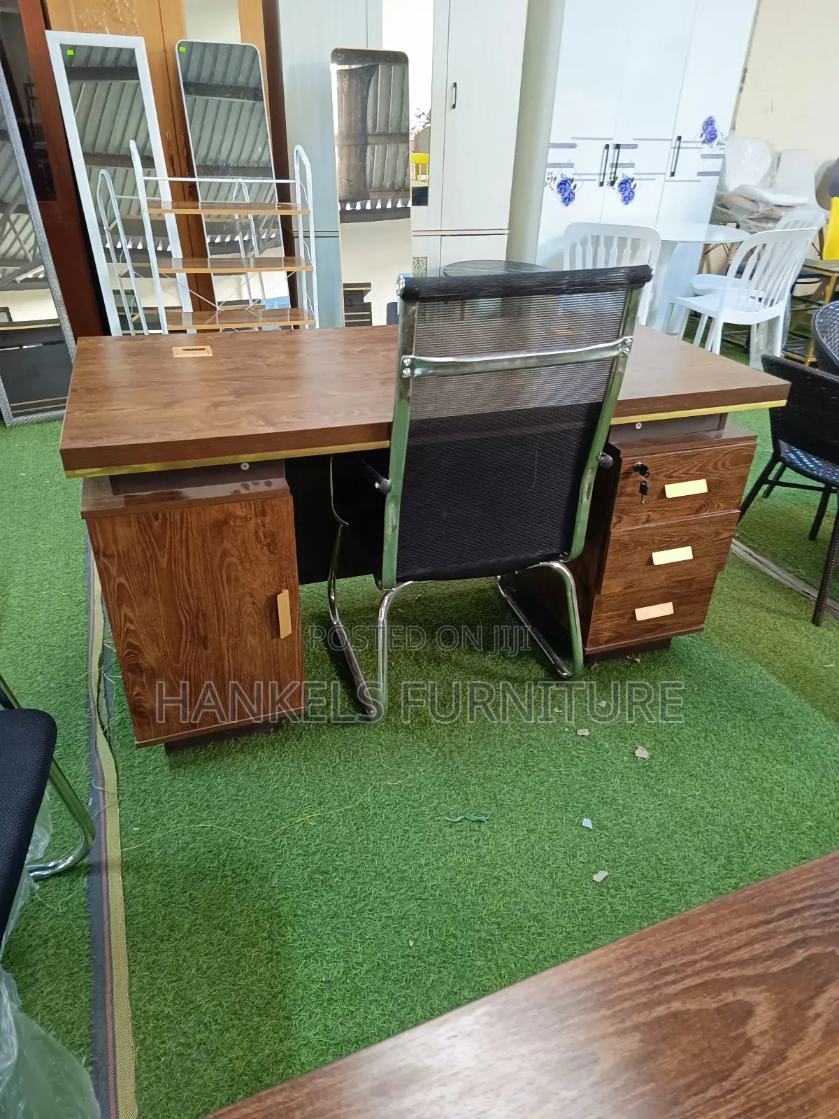 Compact 1.4 M Executive Desk