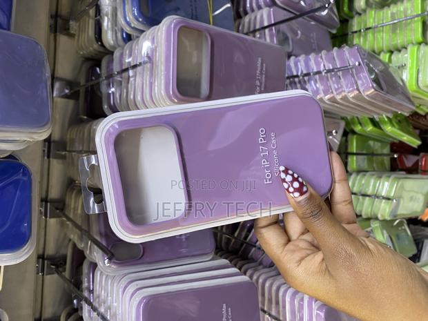 Qwaer iPhone 17 Pro Silicone Liquid Silicone With Microfiber Lining - thumbnail 2