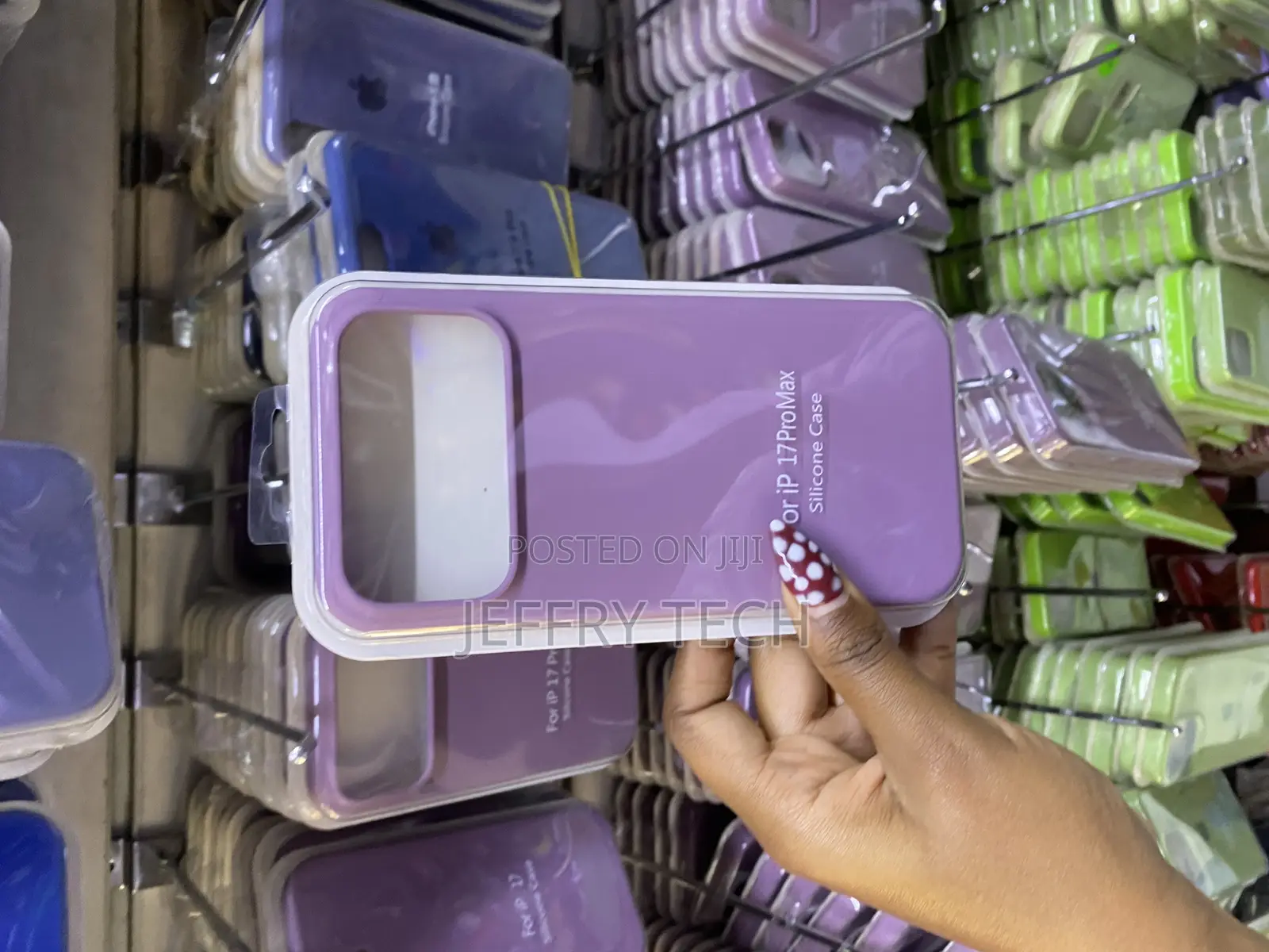 Aweart iPhone 17 Pro Max Liquid Silicone Case With Microfiber Lining