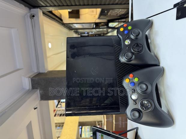 Xbox 360 Chipped With Games and Two Controllers - thumbnail 4