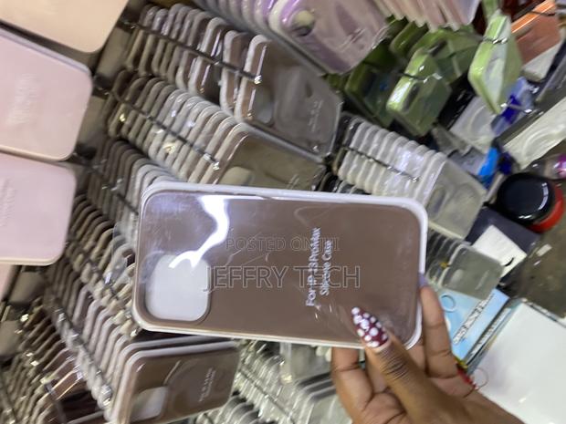 Zelony iPhone 13 Pro Max Liquid Silicone Case With Microfiber Lining - main view