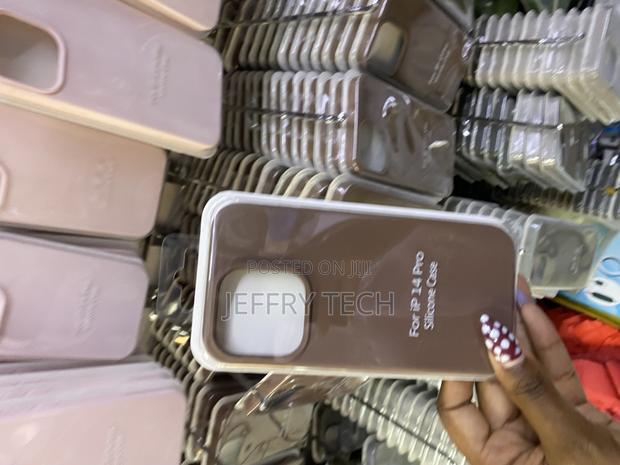 Ornar iPhone 14 Pro Liquid Silicone Case With Microfiber Lining - main view