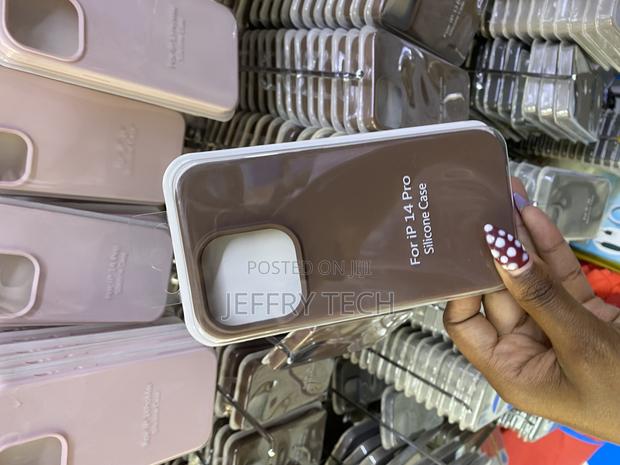 Ornar iPhone 14 Pro Liquid Silicone Case With Microfiber Lining - thumbnail 3