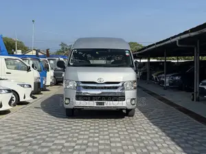 Toyota HiAce 2018 Silver