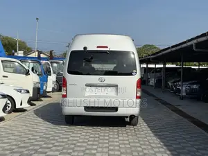 Toyota HiAce 2018 Silver