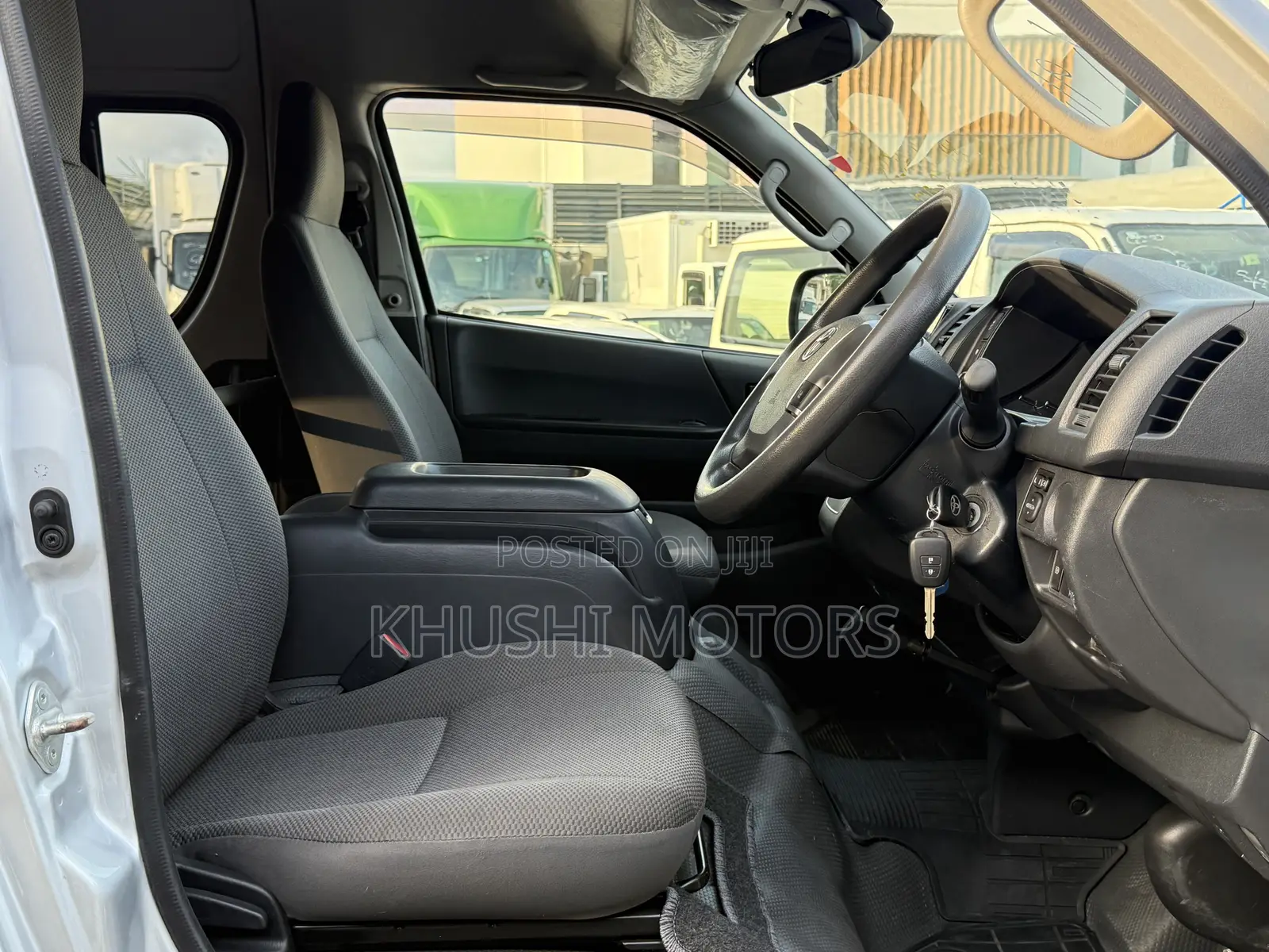 Toyota HiAce 2018 Silver
