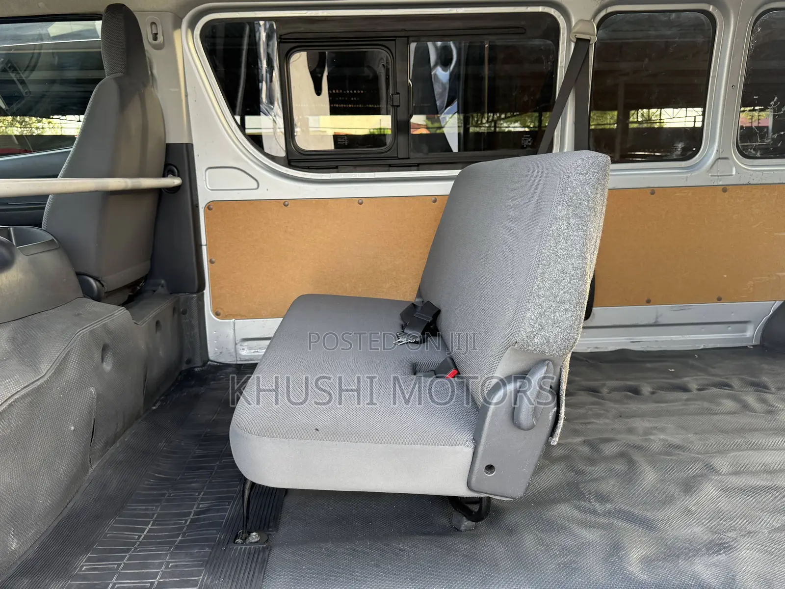 Toyota HiAce 2018 Silver