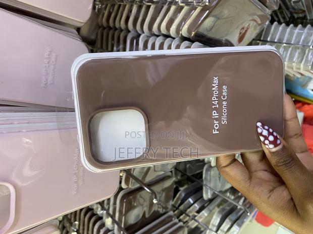 Rnarto iPhone 14 Pro Liquid Silicone Cover With Microfiber Lining - thumbnail 3