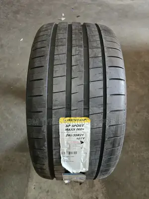 295 /35 R21 Dunlop Tyres (Japan).