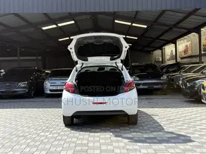 Peugeot 208 2019 White