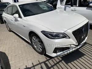 Toyota Crown 2018 White