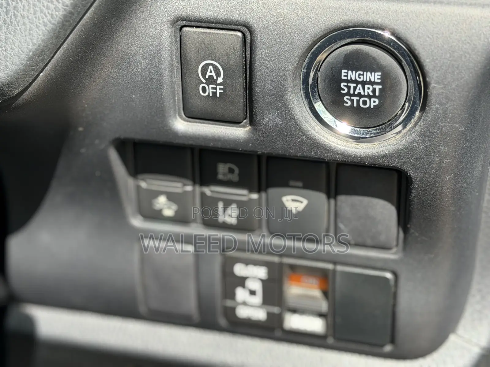 Toyota Voxy 2018 Pearl