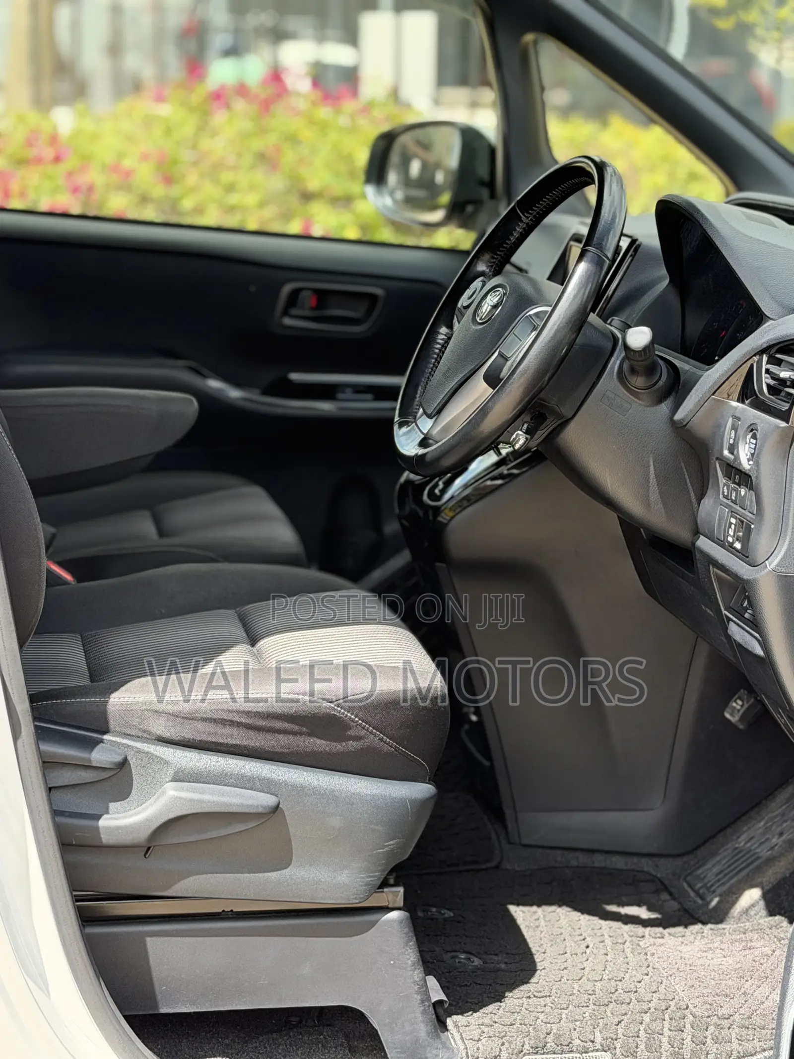 Toyota Voxy 2018 Pearl