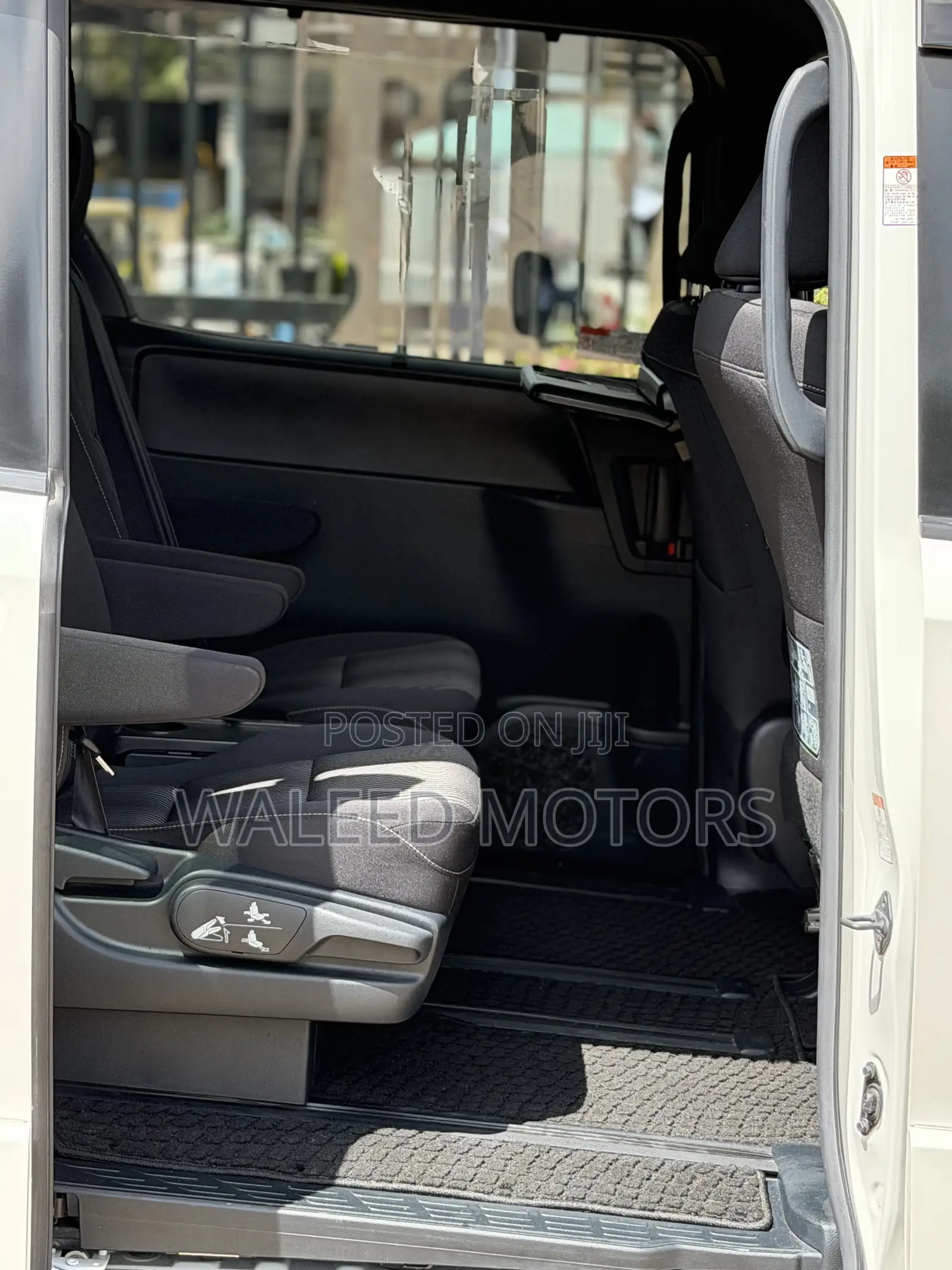 Toyota Voxy 2018 Pearl