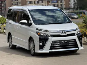 Toyota Voxy 2018 Pearl