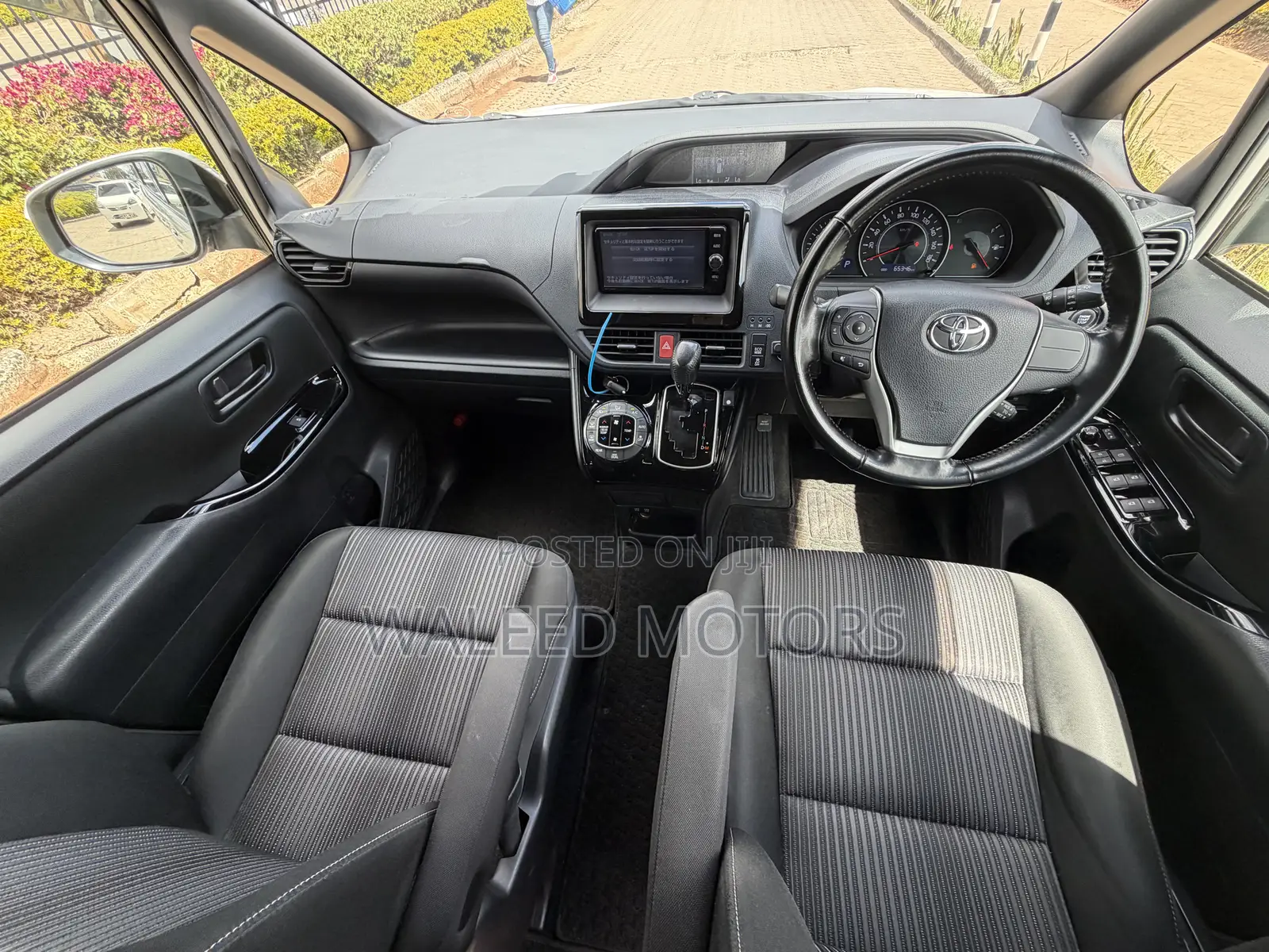 Toyota Voxy 2018 Pearl