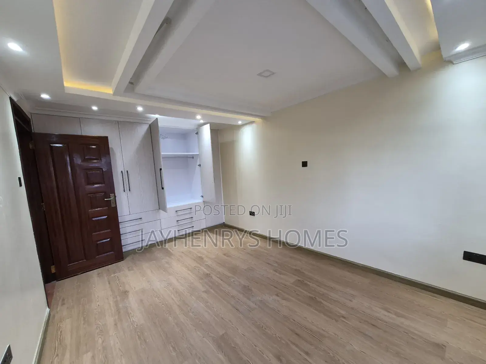 5bdrm House in Roysambu for rent