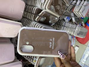 Qaeser iPhone 17 Liquid Silicone Case With Microfiober Lining - thumbnail 2