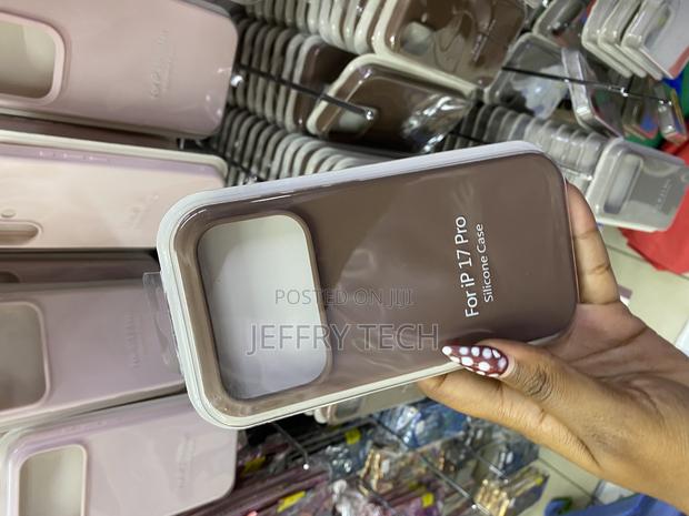 Ornart iPhone 17 Pro Liquid Silicone Case With Microfiber Lining - thumbnail 3