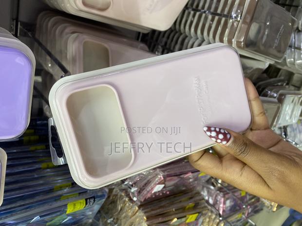 Whiee iPhone 17 Pro Max Liquid Silicone Case With Microfiber Lining - thumbnail 3