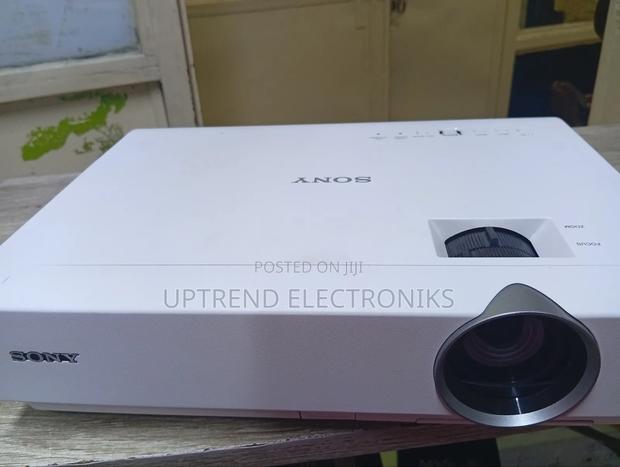 Sony Dx-X140 – Bright Projection Power! - main view