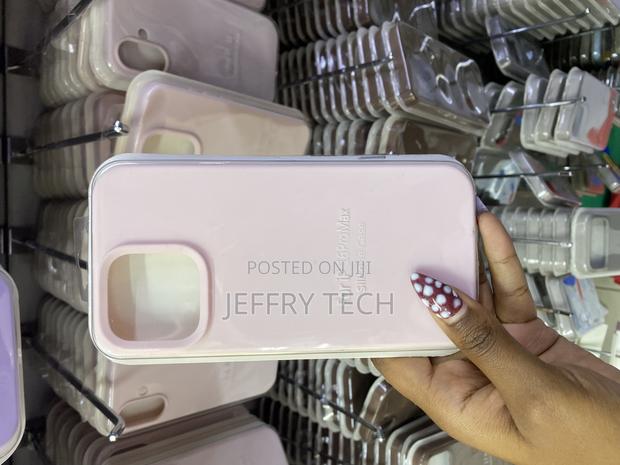 Gearhe iPhone 16 Pro Max Liquid Silicone Case With Microfiber Lining - main view