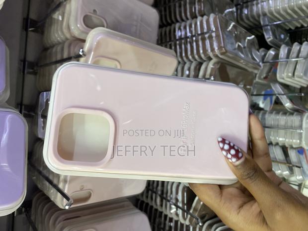 Gearhe iPhone 16 Pro Max Liquid Silicone Case With Microfiber Lining - thumbnail 3