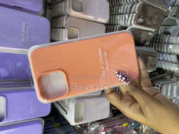 Yatwin Liquid Silicone With Microfiber Cloth iPhone 13 Pro Max Case - thumbnail 3