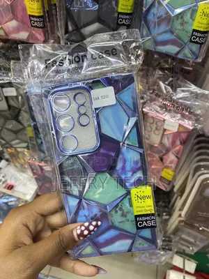 Cruxxe Geometric Diamond Pattern Cover for Samsung S24 Ultra