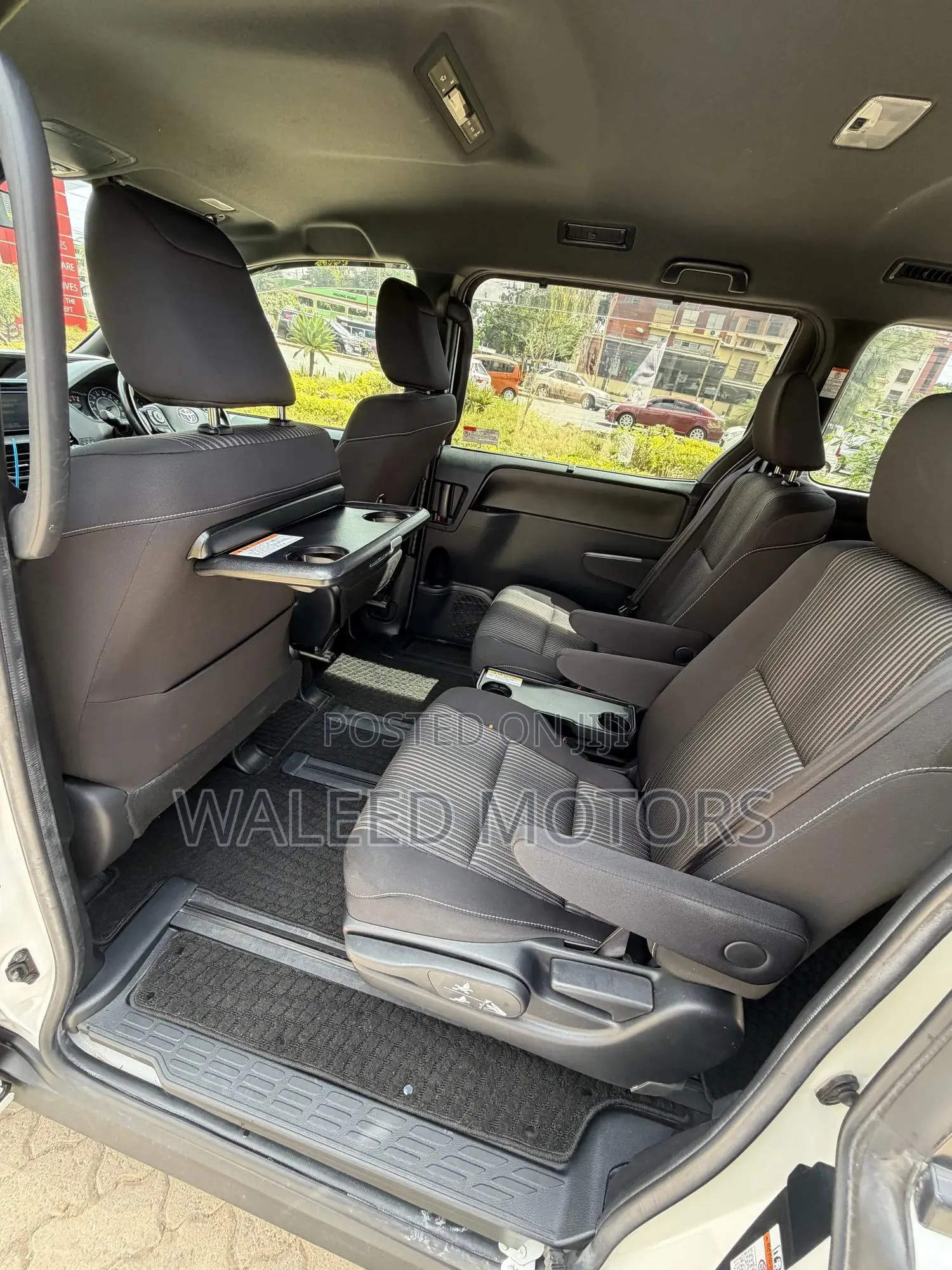 Toyota Voxy 2018 Pearl