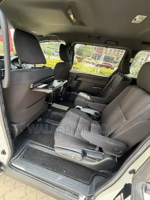 Toyota Voxy 2018 Pearl