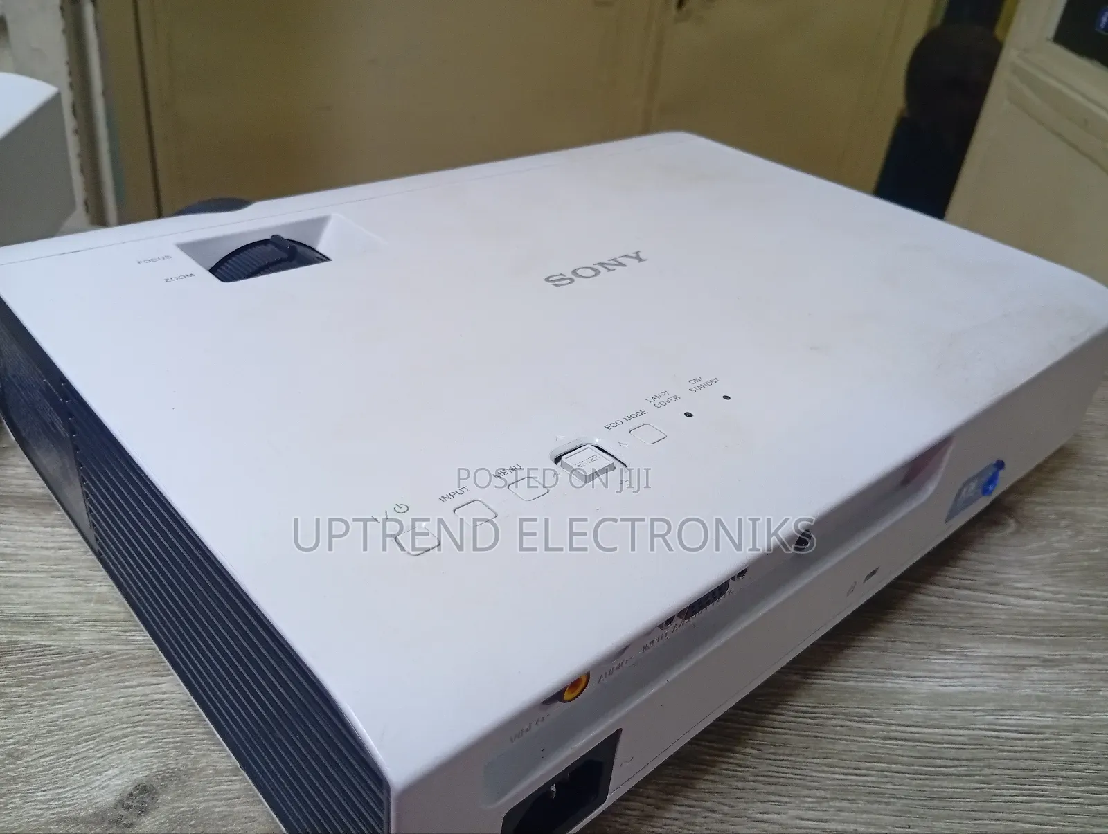 Sony Dx102 – Sharp Projection Made Easy