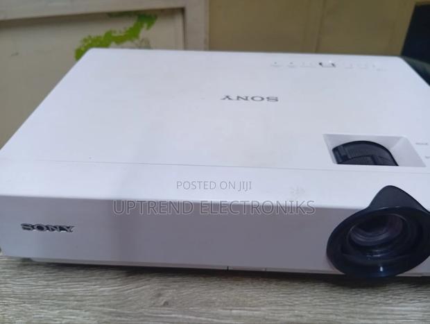 Sony Dx100 – Bright Performance, Compact Power - main view