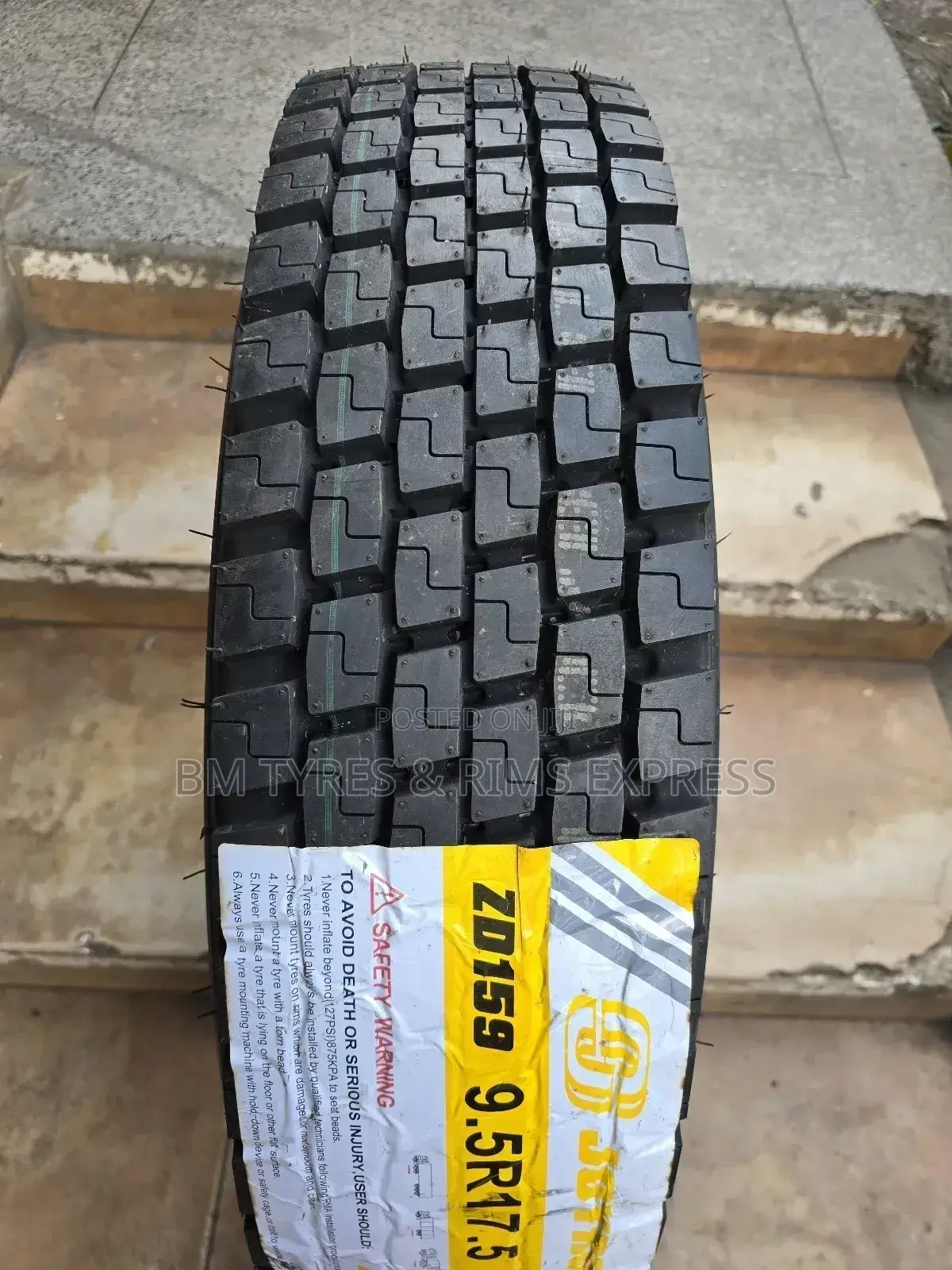 9.5 R17. 5 Lionlord Joyroad Tyres (Diff)