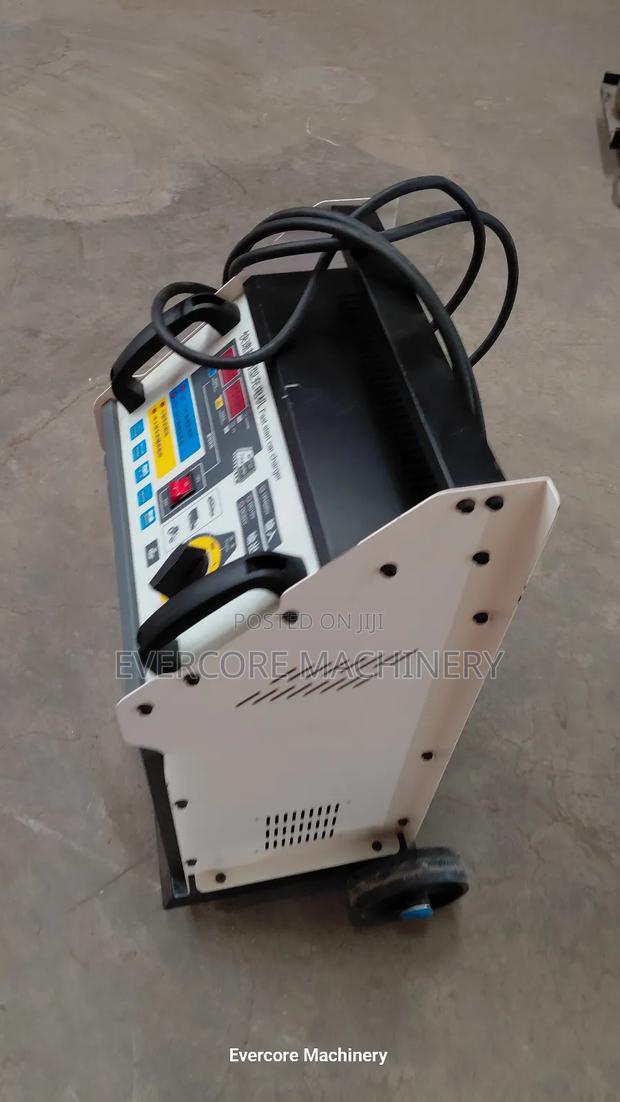 Heavy Duty Fast Start Car Charger Machine for Commercial Use.