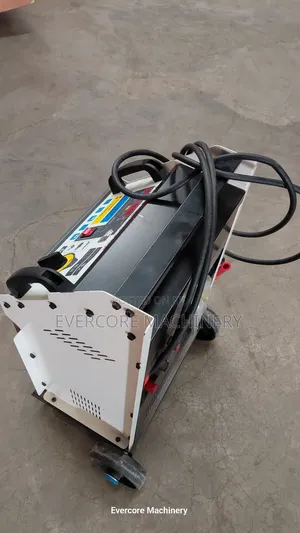Heavy Duty Fast Start Car Charger Machine for Commercial Use.