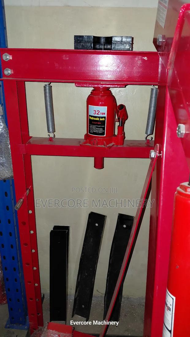 Heavy Duty 32tonne Bush and Bearing Press Machine. - main view