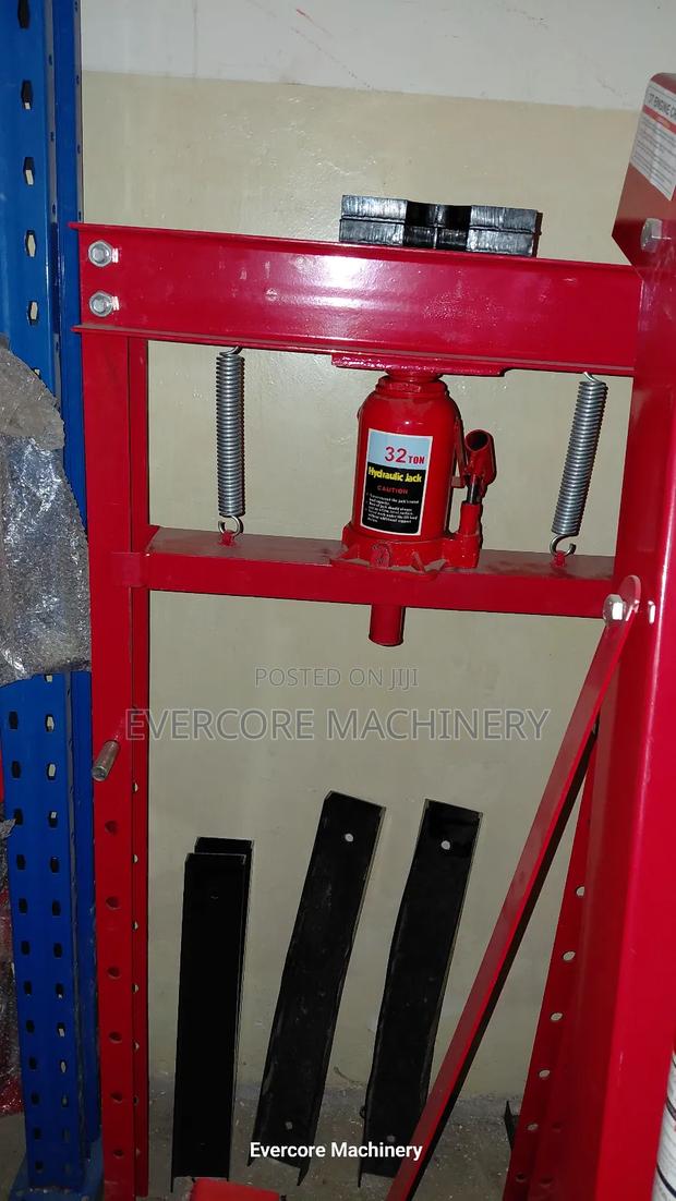 Heavy Duty 32tonne Bush and Bearing Press Machine. - thumbnail 3