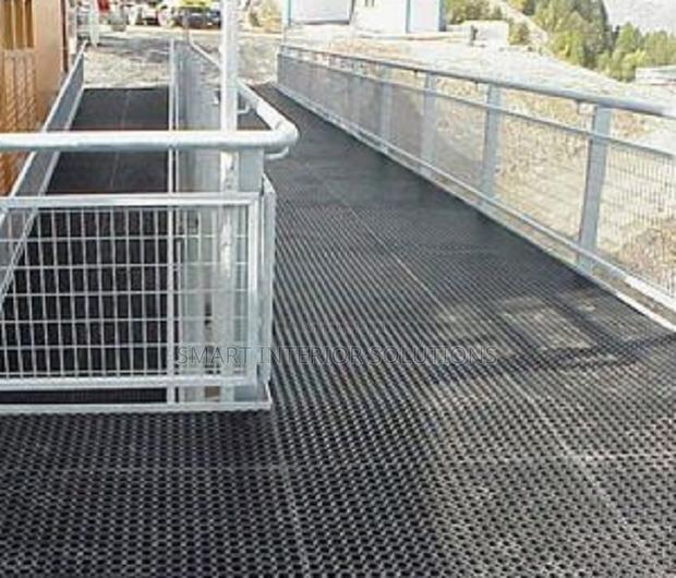 Waterproof Walkway PVC Perforated Carpet