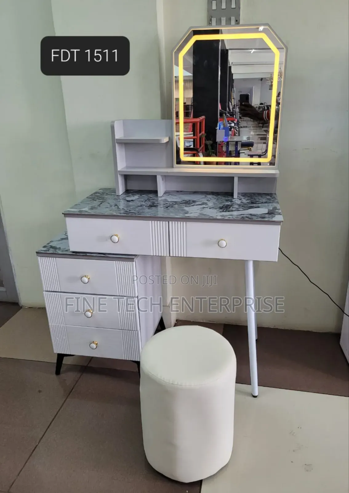 Modern Executive Big Dressing Table With Sliding Mirror