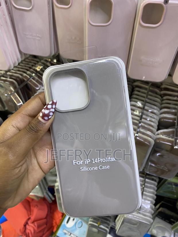 Elago iPhone 14 Pro Max Liquid Silicone Case With Microfiber Lining - thumbnail 3