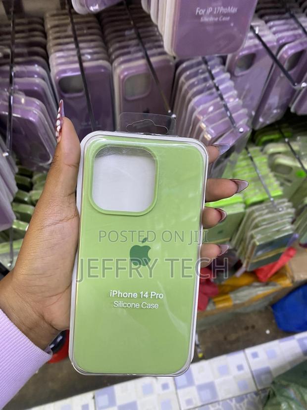 Maver for iPhone 14 Pro Liquid Silicone With Microfiber Lining - main view