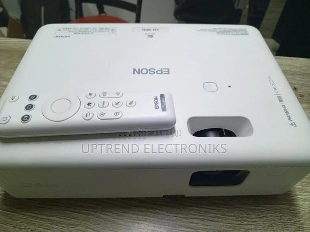 Ultra-Clear Co-Wo1 – Your Everyday Projection Hero! - main view