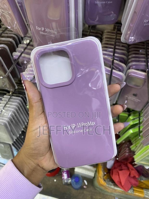 Cueas iPhone 15 Pro Max Liquid Silicone Case With Microfiber Lining - thumbnail 3