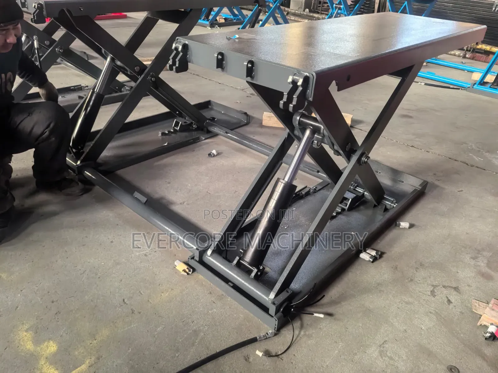 Heavy Duty Middle Rise Scissor Lift Machine.