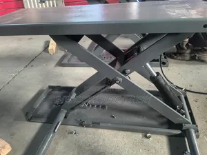 Heavy Duty Middle Rise Scissor Lift Machine.