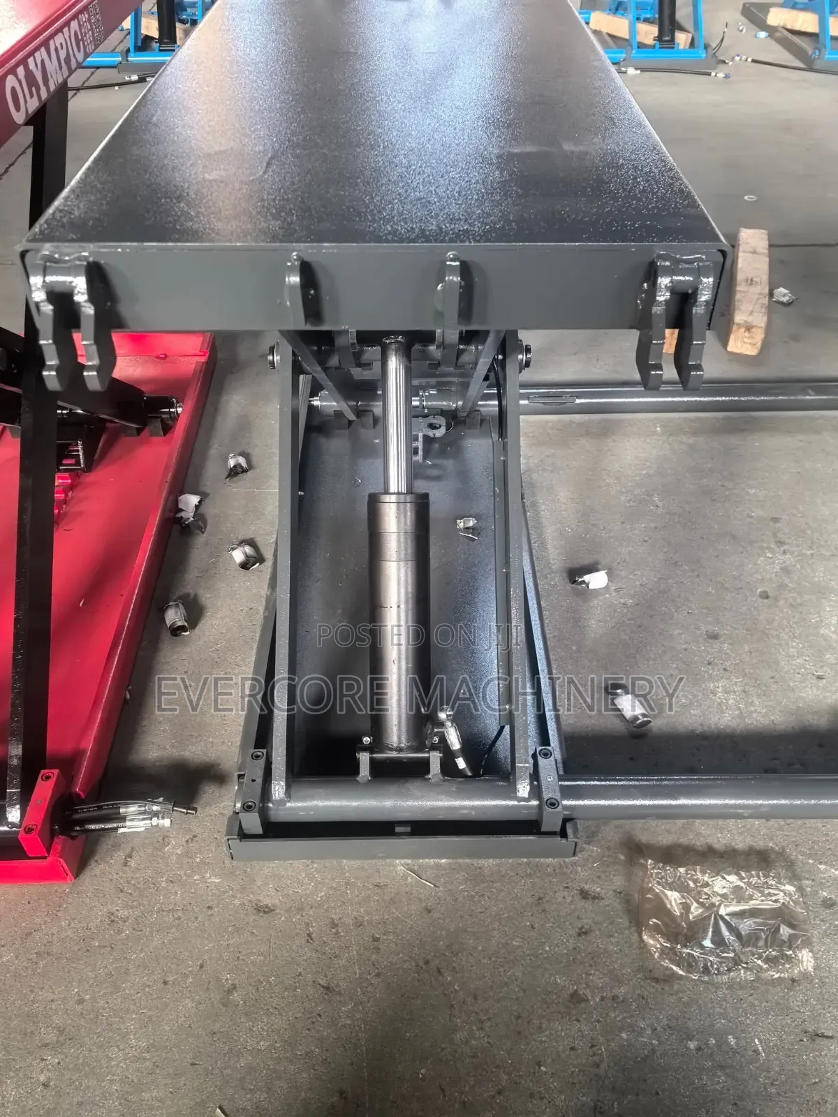 Heavy Duty Middle Rise Scissor Lift Machine.
